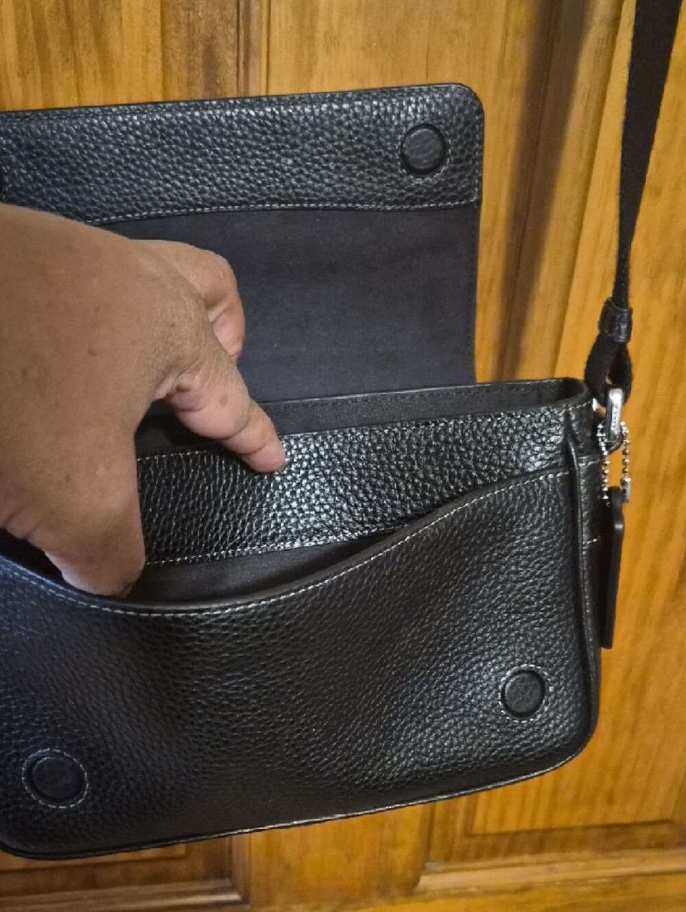 Black Crossbody Leather Bag - Adjustable Strap - Picture 5 of 8